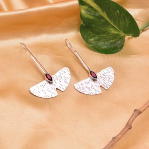 Silver Carving Garnet Earring