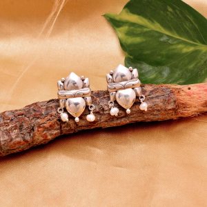 Silver Motif Pearl Earring