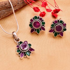 Silver color stone pendent set